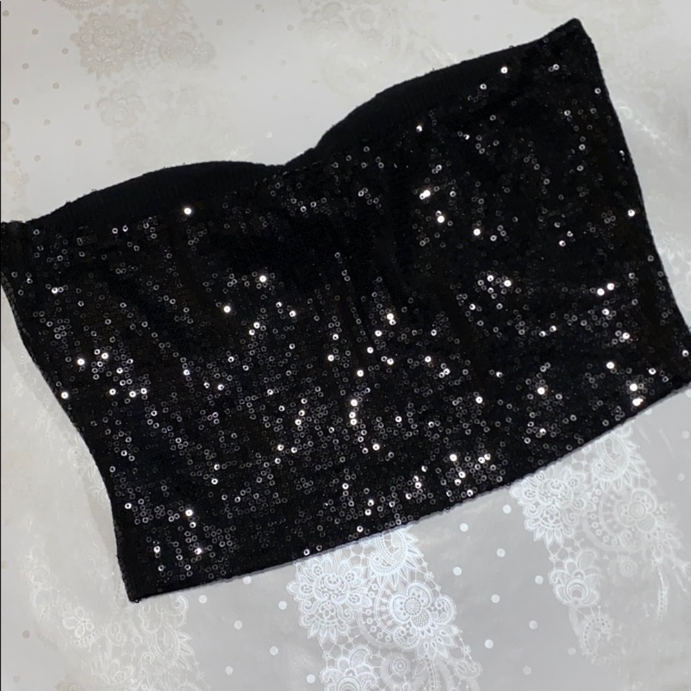 Sequence black crop top